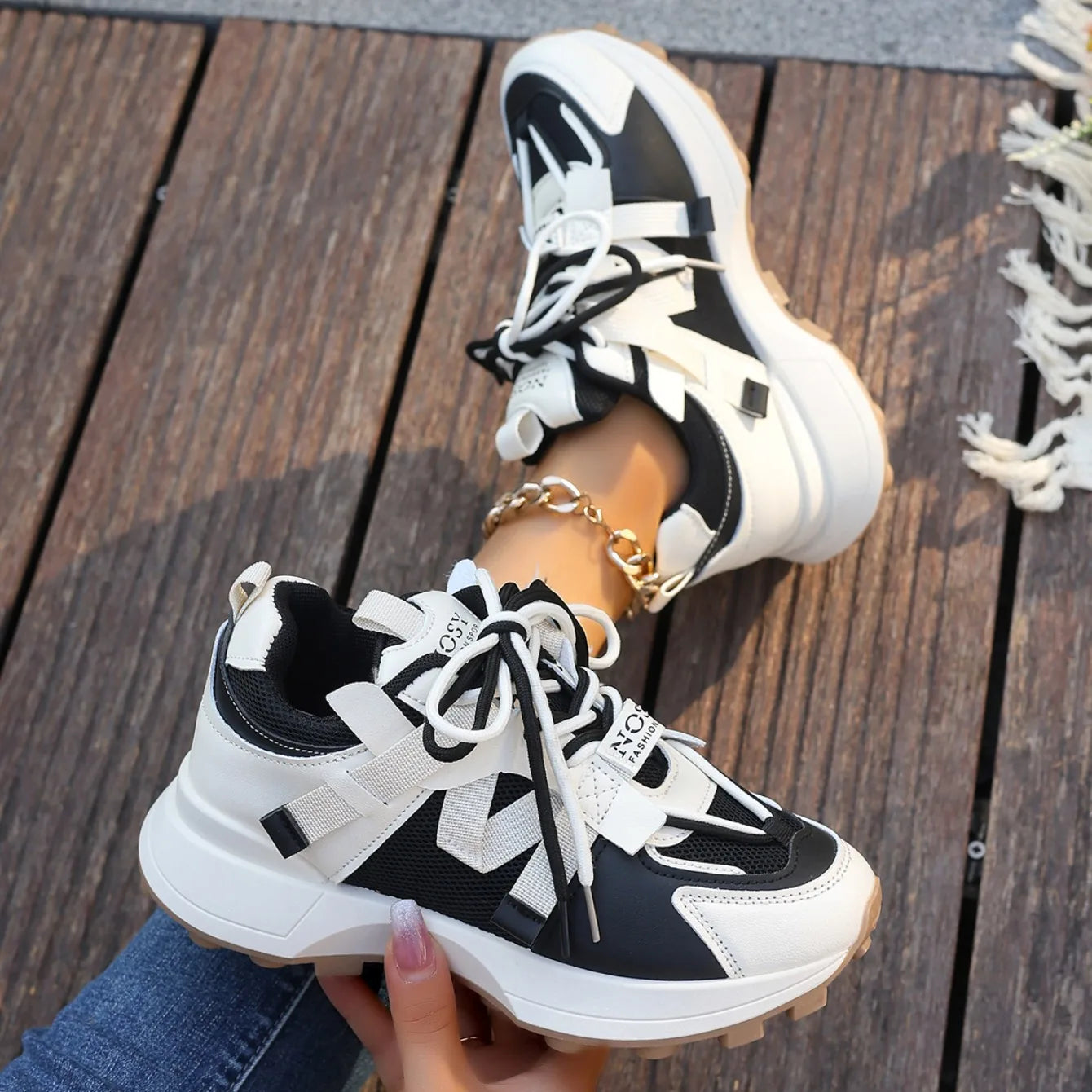 Fall Platform Sneakers for Women – Breathable Casual Lace-Up Low Tops, Lightweight Outdoor Walking Shoes